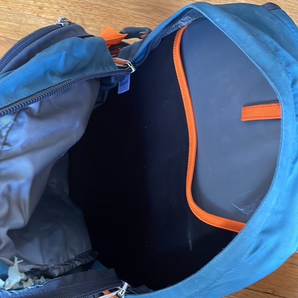 North face Backpack - Picture 3 of 5